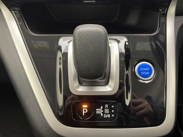 日産 セレナ e－パワー ハイウェイスター V 宮崎県 2019(令1)年 5.4万km ブリリアントホワイトパール 純正9インチメモリーナビ/ CD DVD BTオーディオ フルセグTV/アラウンドビューカメラ/クルーズコントロール/両側パワースライドドア/前後クリアランスソナー/純正LEDヘッドライト/ステアリングヒーター/前席シートヒーター/ステアリングリモコン/ドライブレコーダー/純正フロアマット/ビルトインETC