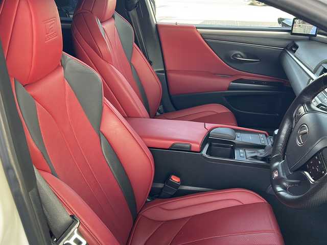 レクサス ＥＳ 300h Fスポーツ 京都府 2021(令3)年 8.9万km ホワイトノーヴァガラスフレーク 純正12.3インチディスプレイナビ/アラウンドビューモニター/Miracast/Bluetooth/TRDエアロ/TRDスポーツマフラー/サンルーフ/3眼LEDヘッドライト/デジタルアウターミラー/デジタルインナーミラー/メモリーパワーシート/シートヒーター＆ベンチレーション/ステアリングヒーター/ワイヤレス充電/パドルシフト/ドラレコ前後/レクサスセーフティーセンス/ブラインドスポットモニター/ヘッドアップディスプレイ/クリアランスソナー/レーンキープアシスト/パーキングサポートアラート/ブレーキホールド/ETC2.0/アイドリングストップ