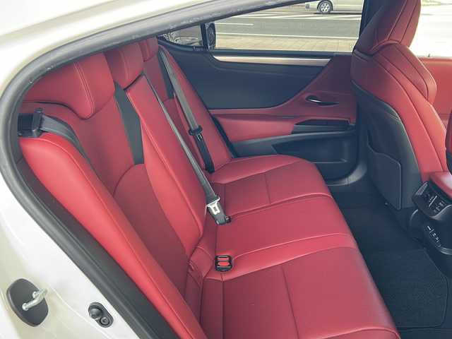 レクサス ＥＳ 300h Fスポーツ 京都府 2021(令3)年 8.9万km ホワイトノーヴァガラスフレーク 純正12.3インチディスプレイナビ/アラウンドビューモニター/Miracast/Bluetooth/TRDエアロ/TRDスポーツマフラー/サンルーフ/3眼LEDヘッドライト/デジタルアウターミラー/デジタルインナーミラー/メモリーパワーシート/シートヒーター＆ベンチレーション/ステアリングヒーター/ワイヤレス充電/パドルシフト/ドラレコ前後/レクサスセーフティーセンス/ブラインドスポットモニター/ヘッドアップディスプレイ/クリアランスソナー/レーンキープアシスト/パーキングサポートアラート/ブレーキホールド/ETC2.0/アイドリングストップ