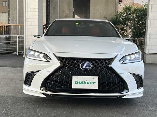 レクサス ＥＳ 300h Fスポーツ 京都府 2021(令3)年 8.9万km ホワイトノーヴァガラスフレーク 純正12.3インチディスプレイナビ/アラウンドビューモニター/Miracast/Bluetooth/TRDエアロ/TRDスポーツマフラー/サンルーフ/3眼LEDヘッドライト/デジタルアウターミラー/デジタルインナーミラー/メモリーパワーシート/シートヒーター＆ベンチレーション/ステアリングヒーター/ワイヤレス充電/パドルシフト/ドラレコ前後/レクサスセーフティーセンス/ブラインドスポットモニター/ヘッドアップディスプレイ/クリアランスソナー/レーンキープアシスト/パーキングサポートアラート/ブレーキホールド/ETC2.0/アイドリングストップ