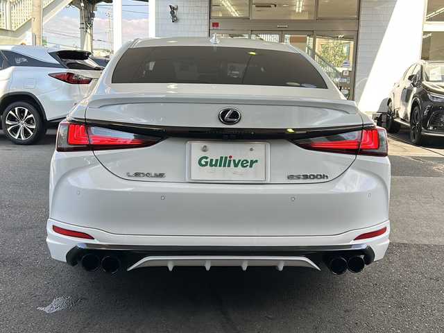 レクサス ＥＳ 300h Fスポーツ 京都府 2021(令3)年 8.9万km ホワイトノーヴァガラスフレーク 純正12.3インチディスプレイナビ/アラウンドビューモニター/Miracast/Bluetooth/TRDエアロ/TRDスポーツマフラー/サンルーフ/3眼LEDヘッドライト/デジタルアウターミラー/デジタルインナーミラー/メモリーパワーシート/シートヒーター＆ベンチレーション/ステアリングヒーター/ワイヤレス充電/パドルシフト/ドラレコ前後/レクサスセーフティーセンス/ブラインドスポットモニター/ヘッドアップディスプレイ/クリアランスソナー/レーンキープアシスト/パーキングサポートアラート/ブレーキホールド/ETC2.0/アイドリングストップ