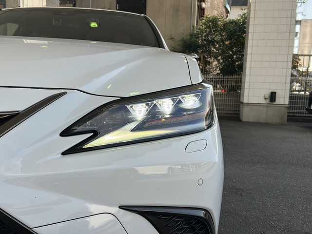 レクサス ＥＳ 300h Fスポーツ 京都府 2021(令3)年 8.9万km ホワイトノーヴァガラスフレーク 純正12.3インチディスプレイナビ/アラウンドビューモニター/Miracast/Bluetooth/TRDエアロ/TRDスポーツマフラー/サンルーフ/3眼LEDヘッドライト/デジタルアウターミラー/デジタルインナーミラー/メモリーパワーシート/シートヒーター＆ベンチレーション/ステアリングヒーター/ワイヤレス充電/パドルシフト/ドラレコ前後/レクサスセーフティーセンス/ブラインドスポットモニター/ヘッドアップディスプレイ/クリアランスソナー/レーンキープアシスト/パーキングサポートアラート/ブレーキホールド/ETC2.0/アイドリングストップ