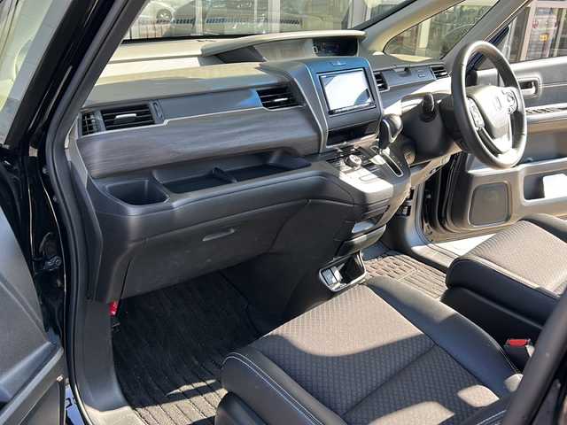 ホンダ フリード G ホンダセンシング 静岡県 2020(令2)年 4万km クリスタルブラックパール ナビ機能/CD/DVD/SD/AM/FM/フルセグ/Bluetooth/ipod/USB/HDMI/AUX/主要装備/・ナビ　/・両側パワースライドドア　/・スマートキー　/・ドライブレコーダー　/・レーダークルーズコントロール　/・バックカメラ　/・ホンダセンシング　/・ステアリングリモコン　/・オートライト　/・レーンキープ　/・アイドリングストップ/・純正アルミホイール/・横滑り防止装置/・ETC