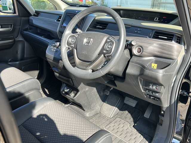 ホンダ フリード G ホンダセンシング 静岡県 2020(令2)年 4万km クリスタルブラックパール ナビ機能/CD/DVD/SD/AM/FM/フルセグ/Bluetooth/ipod/USB/HDMI/AUX/主要装備/・ナビ　/・両側パワースライドドア　/・スマートキー　/・ドライブレコーダー　/・レーダークルーズコントロール　/・バックカメラ　/・ホンダセンシング　/・ステアリングリモコン　/・オートライト　/・レーンキープ　/・アイドリングストップ/・純正アルミホイール/・横滑り防止装置/・ETC