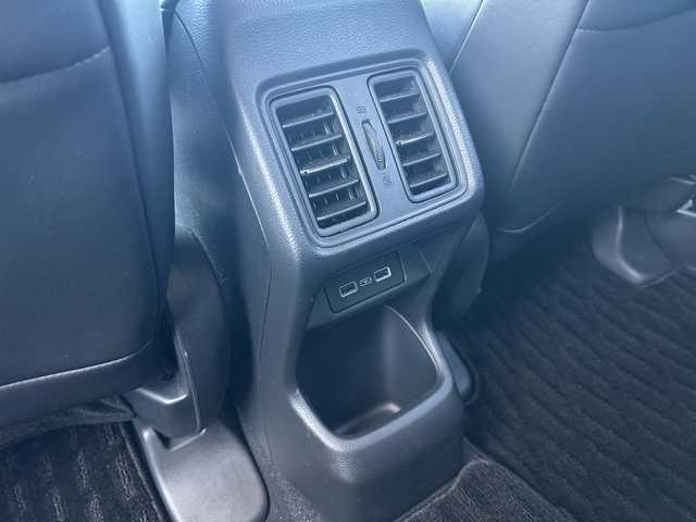 ホンダ ヴェゼル ハイブリッド e:HEV Z 岐阜県 2023(令5)年 2.6万km クリスタルブラックパール 登録時走行距離25711ｋｍ/純正ディスプレイナビ/全方位カメラ/デジタルインナーミラー/ハーフレザー/クルーズコントロール/ステアリングヒーター/コーナーセンサー/純正アルミホイール/シートヒーター/電動リアゲート/衝突軽減システム/Bluetooth/USB端子/ETC2.0/前後純正ドライブレコーダー/ウィンカーミラー/純正フロアマット/オートライト/オートハイビーム/LEDヘッドライト/レーンキープアシスト/スマートキー/スペアキー/プッシュスタート/保証書/取り扱い説明書/記録簿