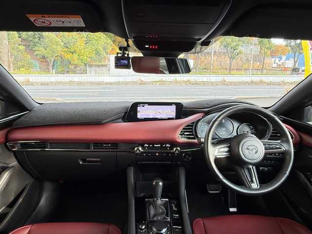 マツダ マツダ３ファストバック 20S バーガンディセレクション 大阪府 2019(令1)年 1.9万km ポリメタルグレーM /バーガンディーレザー//純正オプションSIGNATURE　STYLEエアロ(F・S・R・リアルーフスポイラー)//純正オプションBBS製鍛造18インチアルミホイール//純正オプションイルミネーションスカッフ//純正オプションフットランプイルミ//純正オプションスポーツペダル//純正SDナビ/・フルセグTV・CD・DVD・BT・USB・HDMI//BOSEサウンドシステム//フロント・サイド・バックカメラ//全方位カメラ//前席シートヒーター//運転席メモリー付パワーシート//ステアリングヒーター//レーダークルーズコントロール//ブラインドスポットモニター//レーンキープアシスト//LEDヘッドライト//オートハイビーム//保証書//取扱説明書//スペアキー