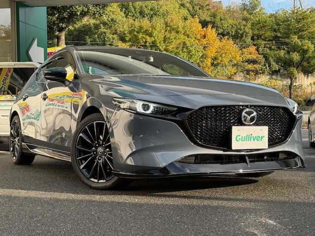 マツダ マツダ３ファストバック 20S バーガンディセレクション 大阪府 2019(令1)年 1.9万km ポリメタルグレーM /バーガンディーレザー//純正オプションSIGNATURE　STYLEエアロ(F・S・R・リアルーフスポイラー)//純正オプションBBS製鍛造18インチアルミホイール//純正オプションイルミネーションスカッフ//純正オプションフットランプイルミ//純正オプションスポーツペダル//純正SDナビ/・フルセグTV・CD・DVD・BT・USB・HDMI//BOSEサウンドシステム//フロント・サイド・バックカメラ//全方位カメラ//前席シートヒーター//運転席メモリー付パワーシート//ステアリングヒーター//レーダークルーズコントロール//ブラインドスポットモニター//レーンキープアシスト//LEDヘッドライト//オートハイビーム//保証書//取扱説明書//スペアキー