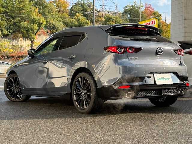 マツダ マツダ３ファストバック 20S バーガンディセレクション 大阪府 2019(令1)年 1.9万km ポリメタルグレーM /バーガンディーレザー//純正オプションSIGNATURE　STYLEエアロ(F・S・R・リアルーフスポイラー)//純正オプションBBS製鍛造18インチアルミホイール//純正オプションイルミネーションスカッフ//純正オプションフットランプイルミ//純正オプションスポーツペダル//純正SDナビ/・フルセグTV・CD・DVD・BT・USB・HDMI//BOSEサウンドシステム//フロント・サイド・バックカメラ//全方位カメラ//前席シートヒーター//運転席メモリー付パワーシート//ステアリングヒーター//レーダークルーズコントロール//ブラインドスポットモニター//レーンキープアシスト//LEDヘッドライト//オートハイビーム//保証書//取扱説明書//スペアキー