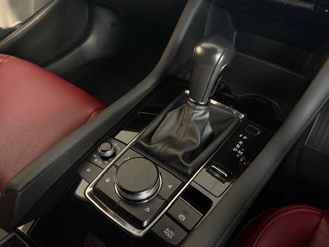 マツダ マツダ３ファストバック 20S バーガンディセレクション 大阪府 2019(令1)年 1.9万km ポリメタルグレーM /バーガンディーレザー//純正オプションSIGNATURE　STYLEエアロ(F・S・R・リアルーフスポイラー)//純正オプションBBS製鍛造18インチアルミホイール//純正オプションイルミネーションスカッフ//純正オプションフットランプイルミ//純正オプションスポーツペダル//純正SDナビ/・フルセグTV・CD・DVD・BT・USB・HDMI//BOSEサウンドシステム//フロント・サイド・バックカメラ//全方位カメラ//前席シートヒーター//運転席メモリー付パワーシート//ステアリングヒーター//レーダークルーズコントロール//ブラインドスポットモニター//レーンキープアシスト//LEDヘッドライト//オートハイビーム//保証書//取扱説明書//スペアキー