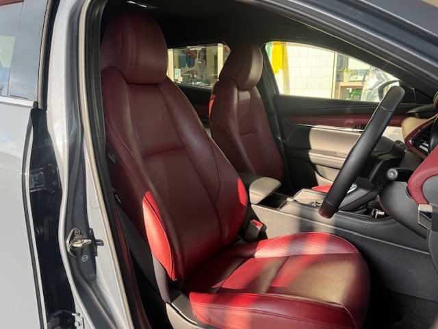 マツダ マツダ３ファストバック 20S バーガンディセレクション 大阪府 2019(令1)年 1.9万km ポリメタルグレーM /バーガンディーレザー//純正オプションSIGNATURE　STYLEエアロ(F・S・R・リアルーフスポイラー)//純正オプションBBS製鍛造18インチアルミホイール//純正オプションイルミネーションスカッフ//純正オプションフットランプイルミ//純正オプションスポーツペダル//純正SDナビ/・フルセグTV・CD・DVD・BT・USB・HDMI//BOSEサウンドシステム//フロント・サイド・バックカメラ//全方位カメラ//前席シートヒーター//運転席メモリー付パワーシート//ステアリングヒーター//レーダークルーズコントロール//ブラインドスポットモニター//レーンキープアシスト//LEDヘッドライト//オートハイビーム//保証書//取扱説明書//スペアキー