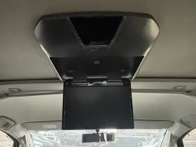 三菱 デリカＤ：５ G－Power package 東京都 2010(平22)年 18.8万km ディープシーグリーンマイカ 4WD/パワースライドドア（運転席側/助手席側）/HDDナビ/フルセグテレビ/ABS/横滑り防止装置/盗難防止装置/バックカメラ/クルーズコントロール/ドアバイザー/ルーフキャリア/後席カーテン付/開口部長方形フロントバンパー/シルバーフロントアンダーカバー/ボディ同色ドアミラー（電動格納機能/ウインカー/ヒーター付）/ボディ同色アウトサイドドアハンドル/レッドバックドアガーニッシュ/メッキインサイドドアハンドル/無塗装ドアスイッチベース/無塗装グローブボックス/シルバーセンターパネル/ハイコントラストメーター（自発光式アナログメーター）マルチインフォメーションディスプレイ/ステアリングホイール/パドルシフト/SRSエアバッグ（運転席/助手席/ニー）/オートエアコン/リアクーラー/リアヒーター/3列目ヒーターダクト/キーレスオペレーションシステム