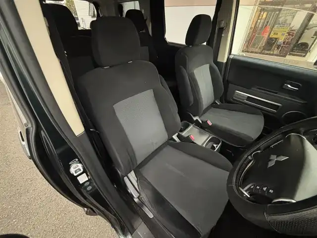三菱 デリカＤ：５ G－Power package 東京都 2010(平22)年 18.8万km ディープシーグリーンマイカ 4WD/パワースライドドア（運転席側/助手席側）/HDDナビ/フルセグテレビ/ABS/横滑り防止装置/盗難防止装置/バックカメラ/クルーズコントロール/ドアバイザー/ルーフキャリア/後席カーテン付/開口部長方形フロントバンパー/シルバーフロントアンダーカバー/ボディ同色ドアミラー（電動格納機能/ウインカー/ヒーター付）/ボディ同色アウトサイドドアハンドル/レッドバックドアガーニッシュ/メッキインサイドドアハンドル/無塗装ドアスイッチベース/無塗装グローブボックス/シルバーセンターパネル/ハイコントラストメーター（自発光式アナログメーター）マルチインフォメーションディスプレイ/ステアリングホイール/パドルシフト/SRSエアバッグ（運転席/助手席/ニー）/オートエアコン/リアクーラー/リアヒーター/3列目ヒーターダクト/キーレスオペレーションシステム