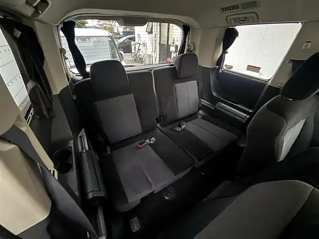 三菱 デリカＤ：５ G－Power package 東京都 2010(平22)年 18.8万km ディープシーグリーンマイカ 4WD/パワースライドドア（運転席側/助手席側）/HDDナビ/フルセグテレビ/ABS/横滑り防止装置/盗難防止装置/バックカメラ/クルーズコントロール/ドアバイザー/ルーフキャリア/後席カーテン付/開口部長方形フロントバンパー/シルバーフロントアンダーカバー/ボディ同色ドアミラー（電動格納機能/ウインカー/ヒーター付）/ボディ同色アウトサイドドアハンドル/レッドバックドアガーニッシュ/メッキインサイドドアハンドル/無塗装ドアスイッチベース/無塗装グローブボックス/シルバーセンターパネル/ハイコントラストメーター（自発光式アナログメーター）マルチインフォメーションディスプレイ/ステアリングホイール/パドルシフト/SRSエアバッグ（運転席/助手席/ニー）/オートエアコン/リアクーラー/リアヒーター/3列目ヒーターダクト/キーレスオペレーションシステム
