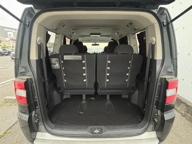 三菱 デリカＤ：５ G－Power package 東京都 2010(平22)年 18.8万km ディープシーグリーンマイカ 4WD/パワースライドドア（運転席側/助手席側）/HDDナビ/フルセグテレビ/ABS/横滑り防止装置/盗難防止装置/バックカメラ/クルーズコントロール/ドアバイザー/ルーフキャリア/後席カーテン付/開口部長方形フロントバンパー/シルバーフロントアンダーカバー/ボディ同色ドアミラー（電動格納機能/ウインカー/ヒーター付）/ボディ同色アウトサイドドアハンドル/レッドバックドアガーニッシュ/メッキインサイドドアハンドル/無塗装ドアスイッチベース/無塗装グローブボックス/シルバーセンターパネル/ハイコントラストメーター（自発光式アナログメーター）マルチインフォメーションディスプレイ/ステアリングホイール/パドルシフト/SRSエアバッグ（運転席/助手席/ニー）/オートエアコン/リアクーラー/リアヒーター/3列目ヒーターダクト/キーレスオペレーションシステム