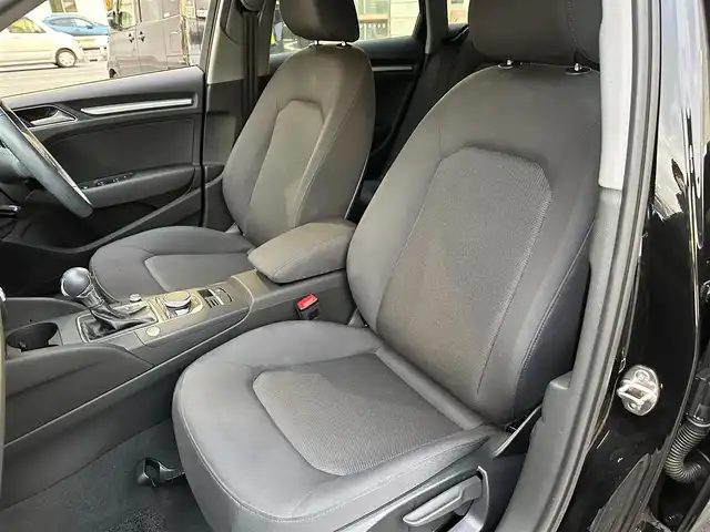 アウディ Ａ３ スポーツバック 1．4 TFSI 埼玉県 2017(平29)年 3万km ミトスブラックメタリック ワンオーナー/純正ナビ/フルセグTV/CD/DVD/Bluetooth/バックカメラ/ETC/横滑り防止機能/コーナーセンサー/クルーズコントロール＜追従機能有り＞/パーキングブレーキ/アイドリングストップ/ヘッドライトレベライザー/ドアミラーヒーター/自動防眩ミラー/D席/N席独立エアコン/スペアキーあり/記録簿（H30、H31、R2、R４、R５、R6）