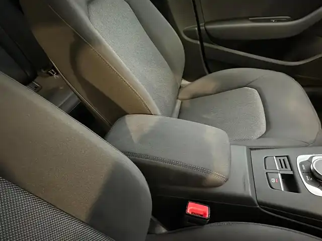 アウディ Ａ３ スポーツバック 1．4 TFSI 埼玉県 2017(平29)年 3万km ミトスブラックメタリック ワンオーナー/純正ナビ/フルセグTV/CD/DVD/Bluetooth/バックカメラ/ETC/横滑り防止機能/コーナーセンサー/クルーズコントロール＜追従機能有り＞/パーキングブレーキ/アイドリングストップ/ヘッドライトレベライザー/ドアミラーヒーター/自動防眩ミラー/D席/N席独立エアコン/スペアキーあり/記録簿（H30、H31、R2、R４、R５、R6）