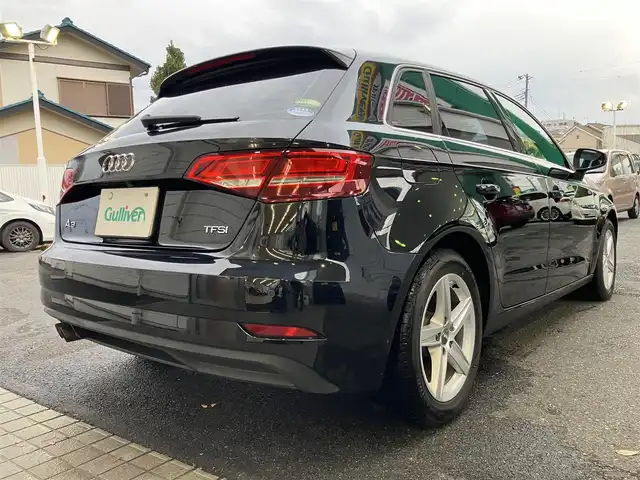 アウディ Ａ３ スポーツバック 1．4 TFSI 埼玉県 2017(平29)年 3万km ミトスブラックメタリック ワンオーナー/純正ナビ/フルセグTV/CD/DVD/Bluetooth/バックカメラ/ETC/横滑り防止機能/コーナーセンサー/クルーズコントロール＜追従機能有り＞/パーキングブレーキ/アイドリングストップ/ヘッドライトレベライザー/ドアミラーヒーター/自動防眩ミラー/D席/N席独立エアコン/スペアキーあり/記録簿（H30、H31、R2、R４、R５、R6）