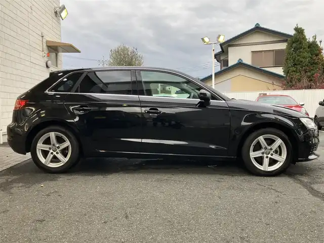 アウディ Ａ３ スポーツバック 1．4 TFSI 埼玉県 2017(平29)年 3万km ミトスブラックメタリック ワンオーナー/純正ナビ/フルセグTV/CD/DVD/Bluetooth/バックカメラ/ETC/横滑り防止機能/コーナーセンサー/クルーズコントロール＜追従機能有り＞/パーキングブレーキ/アイドリングストップ/ヘッドライトレベライザー/ドアミラーヒーター/自動防眩ミラー/D席/N席独立エアコン/スペアキーあり/記録簿（H30、H31、R2、R４、R５、R6）