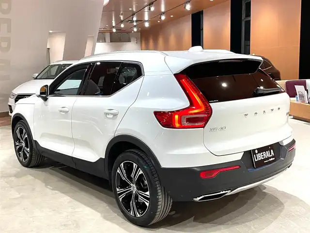 ボルボ ＸＣ４０ T5 AWD インスクリプション 道央・札幌 2018(平30)年 3.5万km クリスタルホワイトP インテリセーフ/・citySafety・ACC・LKA・パイロットアシスト・LCMA・BLIS・CTA・360°カメラ・パークアシストパイロット/harman/kardonサラウンド/本革シート/シートヒーター/純正HDDナビ/フルセグTV/LEDヘッドライト