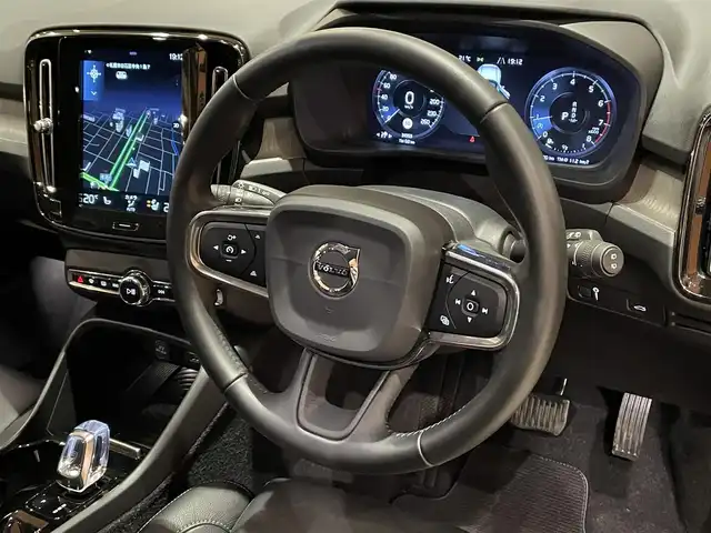 ボルボ ＸＣ４０ T5 AWD インスクリプション 道央・札幌 2018(平30)年 3.5万km クリスタルホワイトP インテリセーフ/・citySafety・ACC・LKA・パイロットアシスト・LCMA・BLIS・CTA・360°カメラ・パークアシストパイロット/harman/kardonサラウンド/本革シート/シートヒーター/純正HDDナビ/フルセグTV/LEDヘッドライト