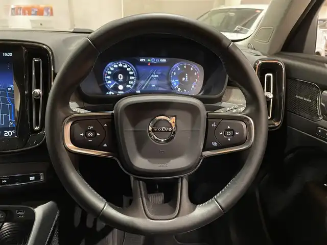 ボルボ ＸＣ４０ T5 AWD インスクリプション 道央・札幌 2018(平30)年 3.5万km クリスタルホワイトP インテリセーフ/・citySafety・ACC・LKA・パイロットアシスト・LCMA・BLIS・CTA・360°カメラ・パークアシストパイロット/harman/kardonサラウンド/本革シート/シートヒーター/純正HDDナビ/フルセグTV/LEDヘッドライト