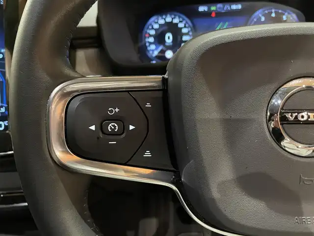 ボルボ ＸＣ４０ T5 AWD インスクリプション 道央・札幌 2018(平30)年 3.5万km クリスタルホワイトP インテリセーフ/・citySafety・ACC・LKA・パイロットアシスト・LCMA・BLIS・CTA・360°カメラ・パークアシストパイロット/harman/kardonサラウンド/本革シート/シートヒーター/純正HDDナビ/フルセグTV/LEDヘッドライト