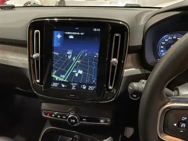 ボルボ ＸＣ４０ T5 AWD インスクリプション 道央・札幌 2018(平30)年 3.5万km クリスタルホワイトP インテリセーフ/・citySafety・ACC・LKA・パイロットアシスト・LCMA・BLIS・CTA・360°カメラ・パークアシストパイロット/harman/kardonサラウンド/本革シート/シートヒーター/純正HDDナビ/フルセグTV/LEDヘッドライト