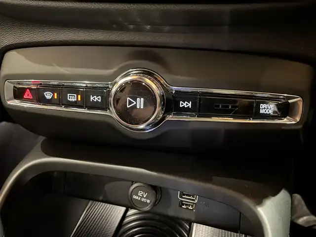 ボルボ ＸＣ４０ T5 AWD インスクリプション 道央・札幌 2018(平30)年 3.5万km クリスタルホワイトP インテリセーフ/・citySafety・ACC・LKA・パイロットアシスト・LCMA・BLIS・CTA・360°カメラ・パークアシストパイロット/harman/kardonサラウンド/本革シート/シートヒーター/純正HDDナビ/フルセグTV/LEDヘッドライト