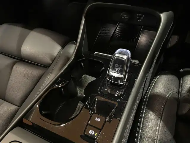 ボルボ ＸＣ４０ T5 AWD インスクリプション 道央・札幌 2018(平30)年 3.5万km クリスタルホワイトP インテリセーフ/・citySafety・ACC・LKA・パイロットアシスト・LCMA・BLIS・CTA・360°カメラ・パークアシストパイロット/harman/kardonサラウンド/本革シート/シートヒーター/純正HDDナビ/フルセグTV/LEDヘッドライト