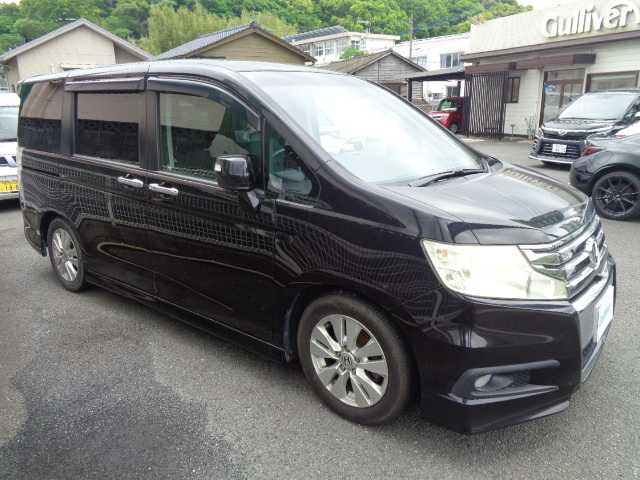 ホンダ ステップワゴン スパーダ Z HDDナビED 鹿児島県 2012(平24)年 13.6万km プレミアムブラキッシュパール 純正HDDナビ、フルセグTV/パノラミックビューバックカメラ/音楽録音、DVD再生/フリップダウンモニター/両側パワースライド/ビルトインETC/車検令和9年2月まであり/スマートキー2個あり/取説、ナビ取説あり