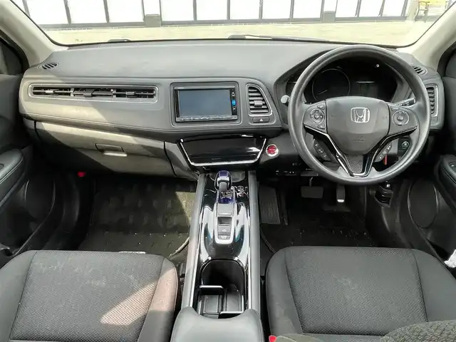 ホンダ ヴェゼル ハイブリッド 大阪府 2017(平29)年 10.5万km ホワイトオーキッドパール 純正ナビ/   フルセグTV/CD/DVD/Bluetooth/USB/衝突軽減/バックモニター/クルーズコントロール/アイドリングストップ/ドライブレコーダー/横滑り防止装置/ステアリングスイッチ/純正フロアマット/プッシュスタート/スマートキー/ビルトインＥＴＣ/禁煙車