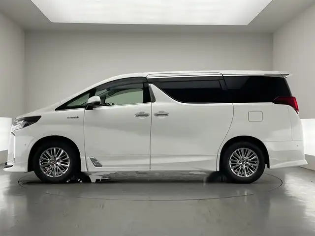 トヨタ アルファードハイブリット SR Cパッケージ 愛知県 2021(令3)年 4.8万km ホワイトパールクリスタルシャイン 純１０型ＤＡナビ　フルセグＴＶ　全方位カメラ　ＴＲＤエアロ　ＪＢＬサウンド　ツインムーンルーフ　純１３型後席モニター　ベンチレーション　黒革　３眼ＬＥＤヘッドライト　電動リアゲート　ＥＴＣ２．０　禁煙　トヨタセーフティセンス　衝突軽減　オートハイビーム　BSM　シートヒーター　/ユーザー買取/TRDフルエアロ/SR/JBL/フリップダウン/イルミ加工/パワーバックドア自動加工/両側Pスライド/プリクラッシュ/3眼LED/シーケンシャル/純正メモリナビ/全周囲カメラ/スペアキー/シートH/ベンチレーション/プリクラッシュ/記録簿