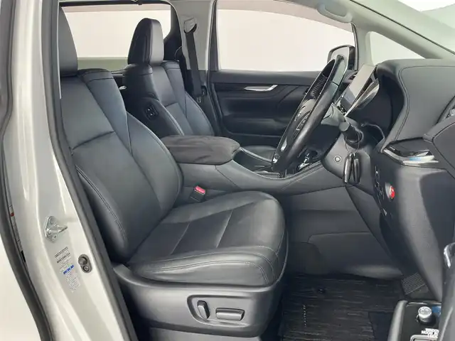 トヨタ アルファードハイブリット SR Cパッケージ 愛知県 2021(令3)年 4.8万km ホワイトパールクリスタルシャイン 純１０型ＤＡナビ　フルセグＴＶ　全方位カメラ　ＴＲＤエアロ　ＪＢＬサウンド　ツインムーンルーフ　純１３型後席モニター　ベンチレーション　黒革　３眼ＬＥＤヘッドライト　電動リアゲート　ＥＴＣ２．０　禁煙　トヨタセーフティセンス　衝突軽減　オートハイビーム　BSM　シートヒーター　/ユーザー買取/TRDフルエアロ/SR/JBL/フリップダウン/イルミ加工/パワーバックドア自動加工/両側Pスライド/プリクラッシュ/3眼LED/シーケンシャル/純正メモリナビ/全周囲カメラ/スペアキー/シートH/ベンチレーション/プリクラッシュ/記録簿