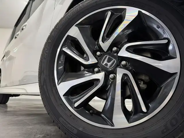 ホンダ ステップワゴン スパーダ クルスピセンシング 三重県 2020(令2)年 5.5万km プラチナホワイトパール ガソリン・ターボ/FF/MTモード付インパネCVT/純正 9インチナビ VXM-207VFNi/（CD/DVD/RADIO/TV/SD/MusicRack/USB/iPod/Bluetooth/HDMI/AppleCarPlay）/純正 11.6インチ 後席モニター VM-185EN/バックカメラ/両側パワースライドドア/ドライブレコーダー 前後/ビルトイン ETC2.0/Honda SENSING/・衝突軽減ブレーキ［CMBS］/・車線維持支援システム［LKAS］/・アダプティブクルーズコントロール［ACC］/・路外逸脱抑制機能/・先行車発進お知らせ機能/・標識認識機能/装備/・ハーフレザーシート/・シートヒーター（D/N）/・トリプルゾーン・フルオートエアコン（D/N/2nd）/・オートライト/・LED ヘッドライト＆フロントフォグランプ/・ステアリングスイッチ/・純正17inAW/・プッシュスタート/・保/取/・スマートキーx2