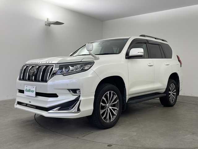 トヨタ ランドクルーザー プラド TX Lパッケージ 兵庫県 2020(令2)年 2.3万km ホワイトパールクリスタルシャイン ・モデリスタエアロ/・プリクラッシュセーフティ/・レーンディパーチャーアラート/・オートマチックハイビーム/・レーダークルーズコントロール（ブレーキ制御付）/・クリアランスソナー &バックソナー/・LEDヘッドランプ［ハイ・ロービーム］/・オートレベリング機能付/・LEDクリアランスランプ（デイライト機能付）/・ヘッドランプクリーナー/・ルーフレール/・純正9型ナビ＆TV＆BT＆DVD＆HDMI＆CD/・バックカメラ/・前後ドライブレコーダー/・ビルトインETC2.0/・スマートキー/・スペアキー/・プッシュスタート/・ステアリングリモコン/・黒革シート/・前席パワーシート/・前席シートヒーター/・前席シートクーラー/・フォグランプ/・オートライト/・純正フロアマット/・純正19インチアルミホイール/・横滑り防止装置
