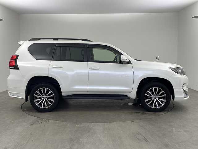 トヨタ ランドクルーザー プラド TX Lパッケージ 兵庫県 2020(令2)年 2.3万km ホワイトパールクリスタルシャイン ・モデリスタエアロ/・プリクラッシュセーフティ/・レーンディパーチャーアラート/・オートマチックハイビーム/・レーダークルーズコントロール（ブレーキ制御付）/・クリアランスソナー &バックソナー/・LEDヘッドランプ［ハイ・ロービーム］/・オートレベリング機能付/・LEDクリアランスランプ（デイライト機能付）/・ヘッドランプクリーナー/・ルーフレール/・純正9型ナビ＆TV＆BT＆DVD＆HDMI＆CD/・バックカメラ/・前後ドライブレコーダー/・ビルトインETC2.0/・スマートキー/・スペアキー/・プッシュスタート/・ステアリングリモコン/・黒革シート/・前席パワーシート/・前席シートヒーター/・前席シートクーラー/・フォグランプ/・オートライト/・純正フロアマット/・純正19インチアルミホイール/・横滑り防止装置