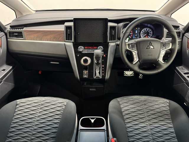 三菱 デリカＤ：５ P 三重県 2024(令6)年 0.1万km アメジストブラック 2.2L ディーゼルターボ/パートタイム4WD/MTモード付インパネ8AT/マルチアラウンドモニター（ルームミラー送出）/両側オートスライドドア/e-Assist/・衝突被害軽減ブレーキシステム［FCM］/・車線逸脱警報システム［LDW］/・レーダークルーズコントロールシステム［ACC］/・オートマチックハイビーム［AHB］/・誤発進抑制機能（前進時）/・後側方車両検知警報システム（レーンチェンジアシスト機能付）［BSW/LCA］/・後退時交差車両検知警報システム［RCTA］/装備/・ハーフレザーシート/・シートヒーター（D/N）/・パワーシート（D6way）/・エレクトリックテールゲート（電動バックドア）/・左右独立オートエアコン/・後席クーラー＆ヒーター/・AC100V電源コンセント（100W）/・オートライト/・LED ヘッドランプ＋フロントフォグランプ/・パドルシフト/・オートワイパー/・自動防眩ルームミラー/・純正18inAW/・プッシュスタート/・保/取/など
