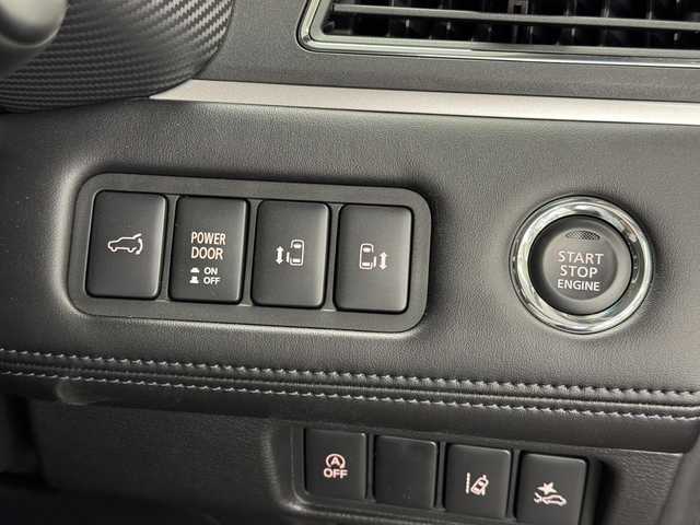 三菱 デリカＤ：５ P 三重県 2024(令6)年 0.1万km アメジストブラック 2.2L ディーゼルターボ/パートタイム4WD/MTモード付インパネ8AT/マルチアラウンドモニター（ルームミラー送出）/両側オートスライドドア/e-Assist/・衝突被害軽減ブレーキシステム［FCM］/・車線逸脱警報システム［LDW］/・レーダークルーズコントロールシステム［ACC］/・オートマチックハイビーム［AHB］/・誤発進抑制機能（前進時）/・後側方車両検知警報システム（レーンチェンジアシスト機能付）［BSW/LCA］/・後退時交差車両検知警報システム［RCTA］/装備/・ハーフレザーシート/・シートヒーター（D/N）/・パワーシート（D6way）/・エレクトリックテールゲート（電動バックドア）/・左右独立オートエアコン/・後席クーラー＆ヒーター/・AC100V電源コンセント（100W）/・オートライト/・LED ヘッドランプ＋フロントフォグランプ/・パドルシフト/・オートワイパー/・自動防眩ルームミラー/・純正18inAW/・プッシュスタート/・保/取/など