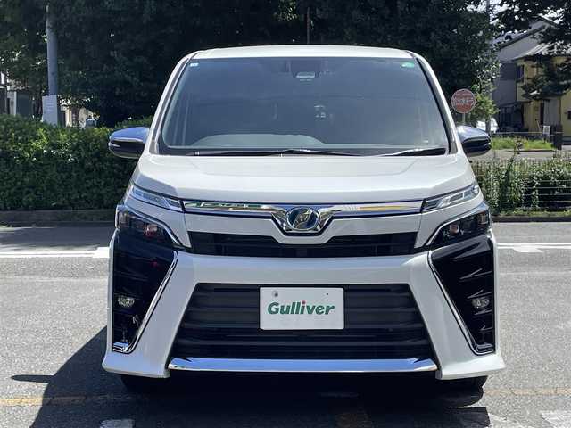 トヨタ ヴォクシー ハイブリッド ZS 煌 神奈川県 2018(平30)年 3万km ホワイトパールクリスタルシャイン ワンオーナー/セイフティセンス/クルーズコントロール/両側パワースライドドア/ディーラーOPナビ/CD/DVD/Bluetooth/地デジ/バックカメラ/ETC/LEDヘッドライト/フリップダウンモニター/スマートキー/保証書/取説/スペアキーあり