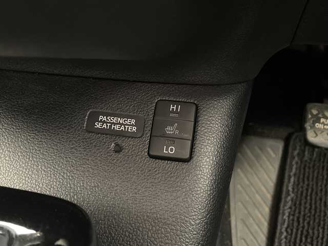 トヨタ プリウス ＰＨＶ S セーフティプラス 愛知県 2019(平31)年 4.1万km エモーショナルレッド トヨタセーフティセンス/・アダプティクブクルーズコントロール/・プリクラッシュセーフティー/・インテリジェントクリアランスソナー/・クリアランスソナー/・レーンキープアシスト/・オートマチックハイビーム/純正9インチナビ/・Bluetooth/フルセグTV/CD/DVD/ラジオ/　HDMI/USB/主要装備/・バックカメラ/・横滑り防止装置/・ステアリングヒーター/・ステアリングリモコン/・デジタルインナーミラー/・シートヒーター/・LEDヘッドライト/・ドライブレコーダー/・ETC