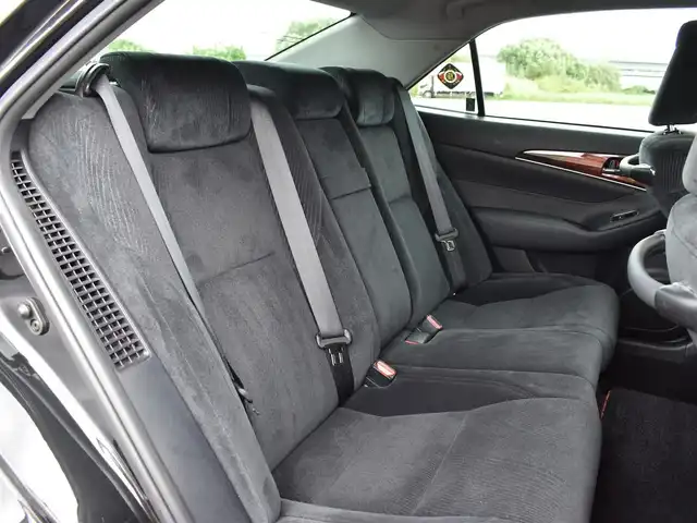 トヨタ クラウン ハイブリッド Rサルーン ブラックスタイル 福岡県 2015(平27)年 6.7万km プレシャスブラックパール 純正ナビゲーション/フルセグTV・BT・CD・DVD・FM・AM/クルーズコントロール/バックカメラ/ビルトインETC/前席シートヒーター/パワーシート/プッシュスタート/純正17インチアルミホイール/保証書・取説・スペアキー