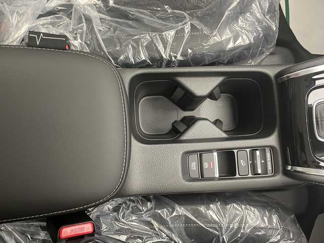 ホンダ ヴェゼル ハイブリッド e:HEV Z 宮崎県 2025(令7)年 0.1千km プラチナホワイトパール 登録済み未使用車/ホンダセンシング/純正9型ディスプレイオーディオナビTV/（Honda CONNECT/Bluetooth/FMAM/HDMI/フルセグTV)/純正ビルトイン2.0ETC/純正ワイヤレス充電器/純正LEDオートライト/純正LEDフォグ/純正18インチアルミ/アダプティブクルーズコントロール/レーンディパーチャーアラート/ダウンヒルアシストコントロール/ブラインドスポットモニター/クリアランスソナー/パワーバックドア/電子パーキング/オートホールド/パドルシフト/本革巻ハンドル/ハーフレザーシート/前席シートヒーター/ステアリングヒーター/デュアルオートエアコン/スマートキー/プッシュエンジンスタート/スペアキー/新車時保証書/取扱い説明書