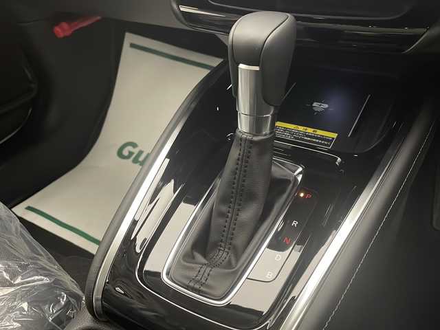 ホンダ ヴェゼル ハイブリッド e:HEV Z 宮崎県 2025(令7)年 0.1千km プラチナホワイトパール 登録済み未使用車/ホンダセンシング/純正9型ディスプレイオーディオナビTV/（Honda CONNECT/Bluetooth/FMAM/HDMI/フルセグTV)/純正ビルトイン2.0ETC/純正ワイヤレス充電器/純正LEDオートライト/純正LEDフォグ/純正18インチアルミ/アダプティブクルーズコントロール/レーンディパーチャーアラート/ダウンヒルアシストコントロール/ブラインドスポットモニター/クリアランスソナー/パワーバックドア/電子パーキング/オートホールド/パドルシフト/本革巻ハンドル/ハーフレザーシート/前席シートヒーター/ステアリングヒーター/デュアルオートエアコン/スマートキー/プッシュエンジンスタート/スペアキー/新車時保証書/取扱い説明書