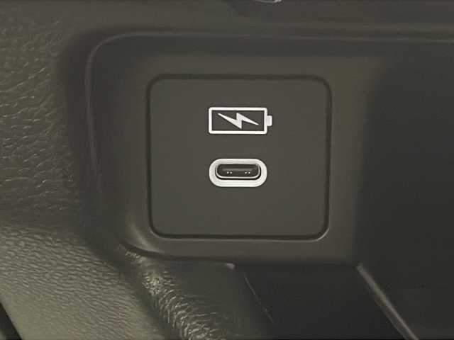 ホンダ ヴェゼル ハイブリッド e:HEV Z 宮崎県 2025(令7)年 0.1千km プラチナホワイトパール 登録済み未使用車/ホンダセンシング/純正9型ディスプレイオーディオナビTV/（Honda CONNECT/Bluetooth/FMAM/HDMI/フルセグTV)/純正ビルトイン2.0ETC/純正ワイヤレス充電器/純正LEDオートライト/純正LEDフォグ/純正18インチアルミ/アダプティブクルーズコントロール/レーンディパーチャーアラート/ダウンヒルアシストコントロール/ブラインドスポットモニター/クリアランスソナー/パワーバックドア/電子パーキング/オートホールド/パドルシフト/本革巻ハンドル/ハーフレザーシート/前席シートヒーター/ステアリングヒーター/デュアルオートエアコン/スマートキー/プッシュエンジンスタート/スペアキー/新車時保証書/取扱い説明書