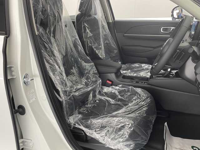 ホンダ ヴェゼル ハイブリッド e:HEV Z 宮崎県 2025(令7)年 0.1千km プラチナホワイトパール 登録済み未使用車/ホンダセンシング/純正9型ディスプレイオーディオナビTV/（Honda CONNECT/Bluetooth/FMAM/HDMI/フルセグTV)/純正ビルトイン2.0ETC/純正ワイヤレス充電器/純正LEDオートライト/純正LEDフォグ/純正18インチアルミ/アダプティブクルーズコントロール/レーンディパーチャーアラート/ダウンヒルアシストコントロール/ブラインドスポットモニター/クリアランスソナー/パワーバックドア/電子パーキング/オートホールド/パドルシフト/本革巻ハンドル/ハーフレザーシート/前席シートヒーター/ステアリングヒーター/デュアルオートエアコン/スマートキー/プッシュエンジンスタート/スペアキー/新車時保証書/取扱い説明書