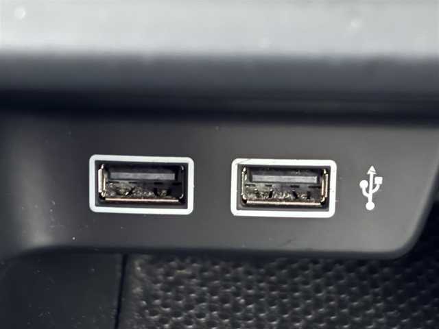 フォルクスワーゲン ポロ TSIハイライン 愛知県 2020(令2)年 1.3万km ピュアホワイト /禁煙//ワンオーナー//純正ナビ//CD/DVD/BT/MSV//バックカメラ//純正16AW//ドライブレコーダー//ETC//DVDプレイヤー//ACC/PCS//プロアクティブ・オキュパント・プロテクション//レインセンサー//横滑り防止装置//アイドリングストップ//LEDオートライト//LEDフォグランプ//LEDルームランプ//オートリトラウィンカーミラー//本革巻きステアリング//ステアリングスイッチ//MTモード付AT//純正フロアマット//スペアスマートキー//新車時保証書//取扱説明書//ディーラー記録簿//R3/R4/R5/R6