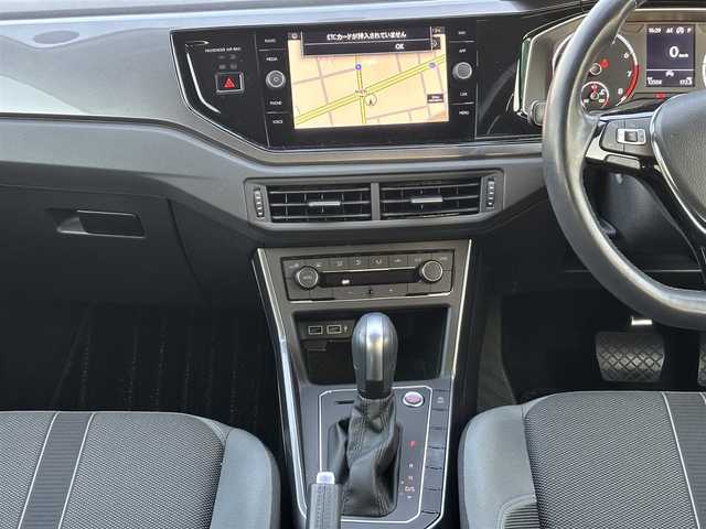 フォルクスワーゲン ポロ TSIハイライン 愛知県 2020(令2)年 1.3万km ピュアホワイト /禁煙//ワンオーナー//純正ナビ//CD/DVD/BT/MSV//バックカメラ//純正16AW//ドライブレコーダー//ETC//DVDプレイヤー//ACC/PCS//プロアクティブ・オキュパント・プロテクション//レインセンサー//横滑り防止装置//アイドリングストップ//LEDオートライト//LEDフォグランプ//LEDルームランプ//オートリトラウィンカーミラー//本革巻きステアリング//ステアリングスイッチ//MTモード付AT//純正フロアマット//スペアスマートキー//新車時保証書//取扱説明書//ディーラー記録簿//R3/R4/R5/R6