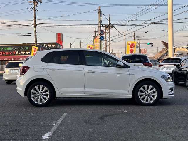 フォルクスワーゲン ポロ TSIハイライン 愛知県 2020(令2)年 1.3万km ピュアホワイト /禁煙//ワンオーナー//純正ナビ//CD/DVD/BT/MSV//バックカメラ//純正16AW//ドライブレコーダー//ETC//DVDプレイヤー//ACC/PCS//プロアクティブ・オキュパント・プロテクション//レインセンサー//横滑り防止装置//アイドリングストップ//LEDオートライト//LEDフォグランプ//LEDルームランプ//オートリトラウィンカーミラー//本革巻きステアリング//ステアリングスイッチ//MTモード付AT//純正フロアマット//スペアスマートキー//新車時保証書//取扱説明書//ディーラー記録簿//R3/R4/R5/R6