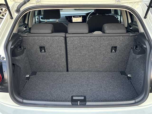 フォルクスワーゲン ポロ TSIハイライン 愛知県 2020(令2)年 1.3万km ピュアホワイト /禁煙//ワンオーナー//純正ナビ//CD/DVD/BT/MSV//バックカメラ//純正16AW//ドライブレコーダー//ETC//DVDプレイヤー//ACC/PCS//プロアクティブ・オキュパント・プロテクション//レインセンサー//横滑り防止装置//アイドリングストップ//LEDオートライト//LEDフォグランプ//LEDルームランプ//オートリトラウィンカーミラー//本革巻きステアリング//ステアリングスイッチ//MTモード付AT//純正フロアマット//スペアスマートキー//新車時保証書//取扱説明書//ディーラー記録簿//R3/R4/R5/R6