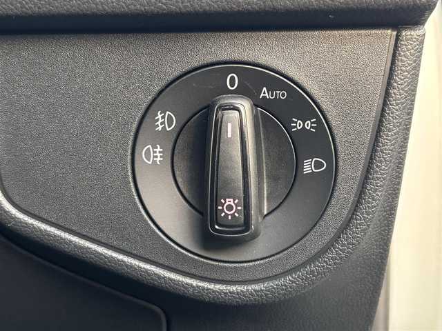 フォルクスワーゲン ポロ TSIハイライン 愛知県 2020(令2)年 1.3万km ピュアホワイト /禁煙//ワンオーナー//純正ナビ//CD/DVD/BT/MSV//バックカメラ//純正16AW//ドライブレコーダー//ETC//DVDプレイヤー//ACC/PCS//プロアクティブ・オキュパント・プロテクション//レインセンサー//横滑り防止装置//アイドリングストップ//LEDオートライト//LEDフォグランプ//LEDルームランプ//オートリトラウィンカーミラー//本革巻きステアリング//ステアリングスイッチ//MTモード付AT//純正フロアマット//スペアスマートキー//新車時保証書//取扱説明書//ディーラー記録簿//R3/R4/R5/R6